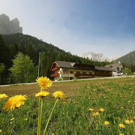 Steinerhof Hotel Braies  Exterior photo